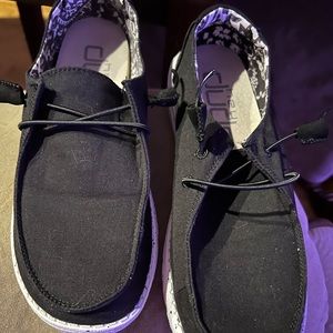 Hey dudes black womens size 8